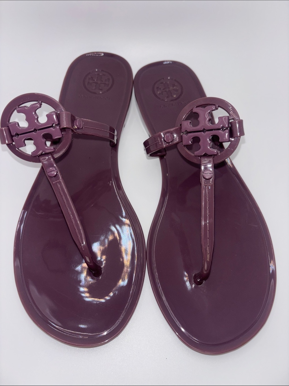 Tory Burch Jelly Thong Sandals in Plum - Picture 2 of 8